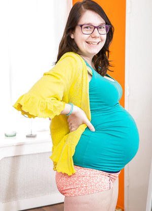 Huge pregnant girl clothes