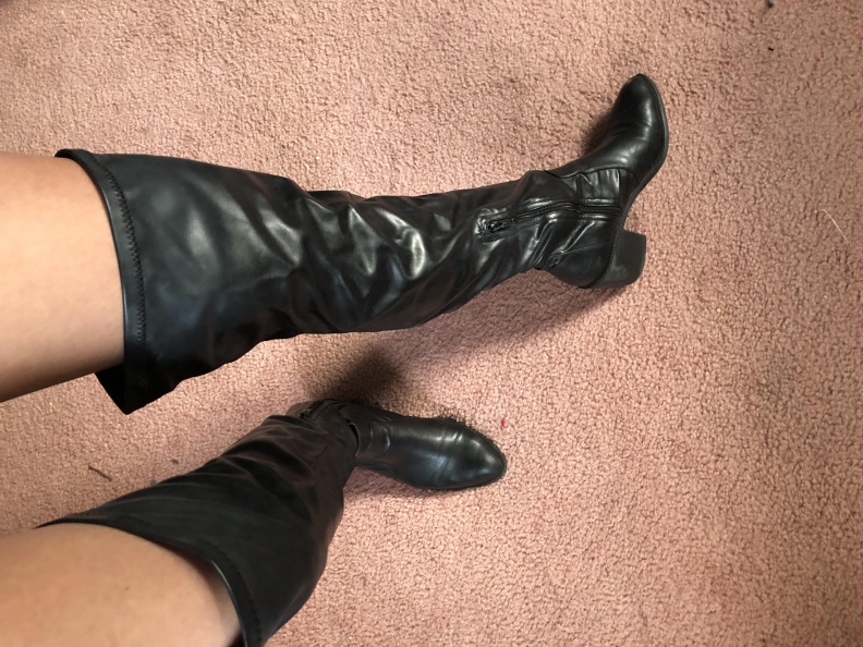 Seasoning recommendet thigh high boots feet